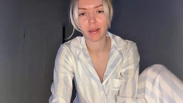 lolableux online show from February 2026 09:52:01 PM