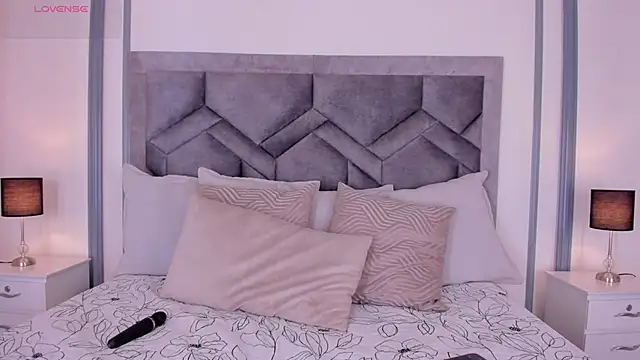 Snapshot of lucianacohelo chatting on September 2025 12:07:02 PM lucianacohelo online show from September 2025 12:07:02 PM