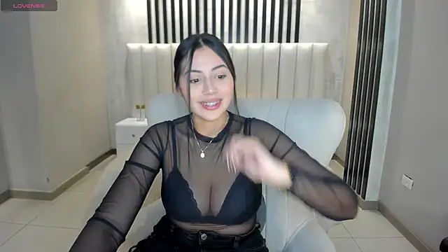 Snapshot of AmbarJames_ chatting on June 2026 06:30:01 PM AmbarJames online show from June 2026 06:30:01 PM