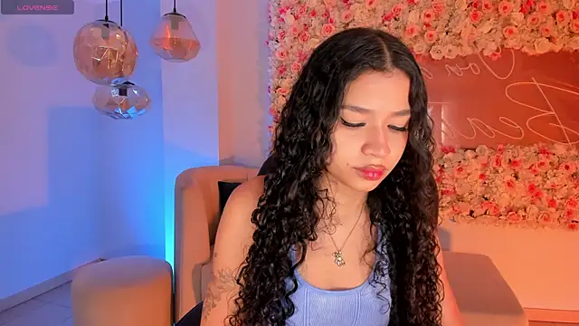 Snapshot of SophieHouston_ chatting on October 2025 04:31:02 AM SophieHouston online show from October 2025 04:31:02 AM