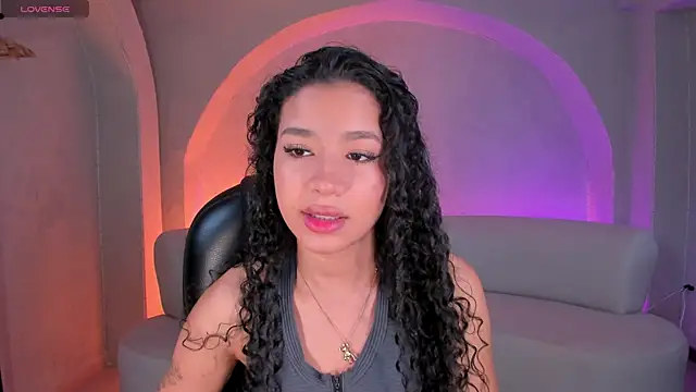 Snapshot of SophieHouston_ chatting on October 2025 04:37:02 AM SophieHouston online show from October 2025 04:37:02 AM