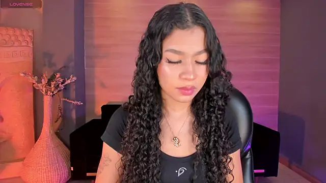 Snapshot of SophieHouston_ chatting on October 2025 04:13:01 AM SophieHouston online show from October 2025 04:13:01 AM