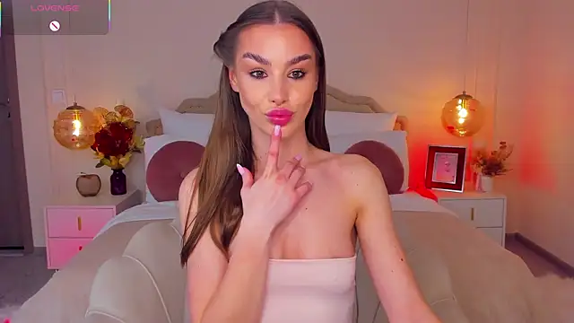 MilaMour online show from May 2026 07:09:02 PM