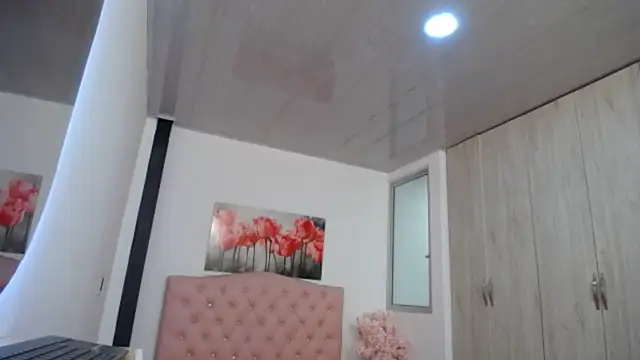 pinky f00x online show from November 2025 07:28:01 PM