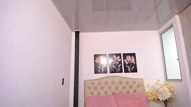 Snapshot of pinky_f00x chatting on April 2026 07:07:02 PM pinky f00x online show from April 2026 07:07:02 PM