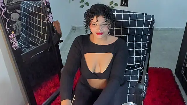 chloe kisses online show from October 2025 11:25:01 AM