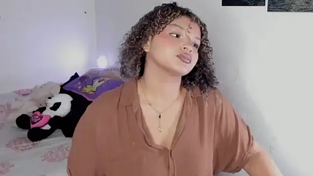 chloe kisses online show from March 2026 12:05:02 PM