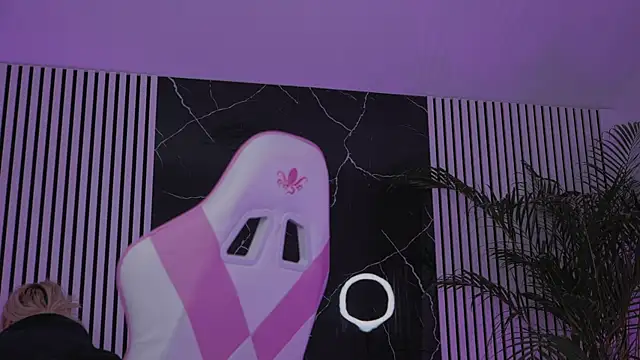 daisyblushh online show from December 2025 05:32:01 PM