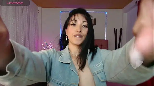 Snapshot of hannagomez_24 chatting on June 2026 07:37:02 PM hannagomez 24 online show from June 2026 07:37:02 PM