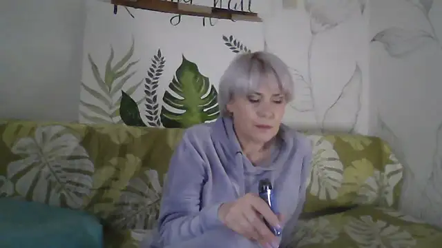 Catty Lady online show from December 2025 06:36:01 PM