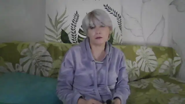 Catty Lady online show from December 2025 06:15:01 PM