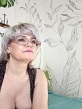 Catty Lady online show from April 2026 07:26:02 PM