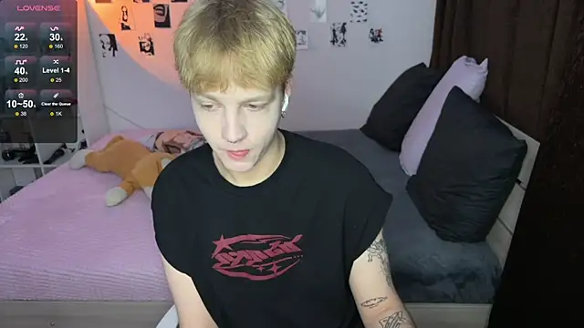 Snapshot of olivertasty chatting on September 2025 03:56:02 PM olivertasty online show from September 2025 03:56:02 PM