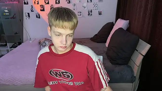 Snapshot of olivertasty chatting on September 2025 09:23:02 AM olivertasty online show from September 2025 09:23:02 AM