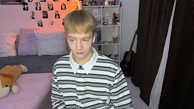 Snapshot of olivertasty chatting on October 2025 06:06:01 PM olivertasty online show from October 2025 06:06:01 PM