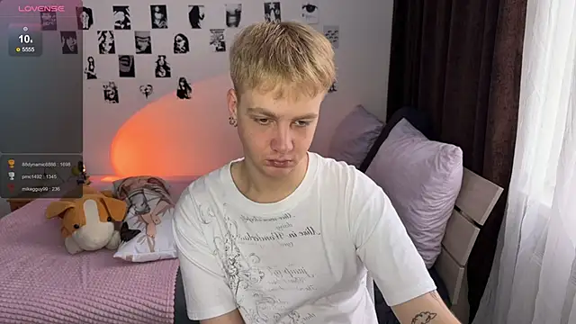 Snapshot of olivertasty chatting on October 2025 06:37:01 AM olivertasty online show from October 2025 06:37:01 AM