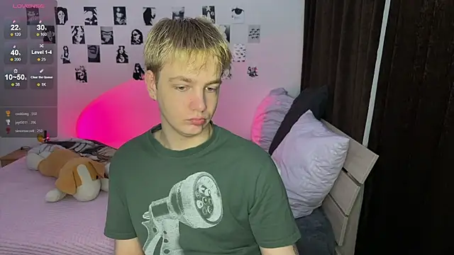 Snapshot of olivertasty chatting on December 2025 04:40:02 AM olivertasty online show from December 2025 04:40:02 AM