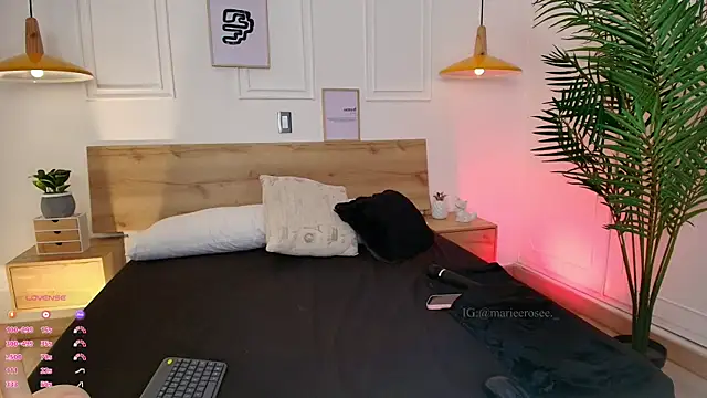 Mariee rosee online show from April 2026 09:29:02 PM