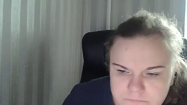 HollyXEva online show from September 2025 05:45:02 AM