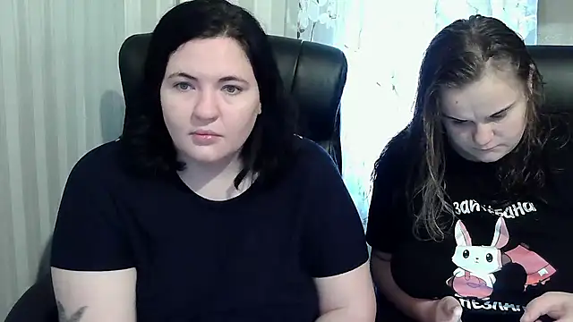 HollyXEva online show from October 2025 12:34:02 PM