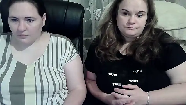 HollyXEva online show from October 2025 08:28:02 PM