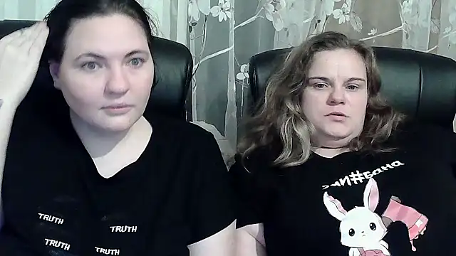 HollyXEva online show from October 2025 08:07:02 PM