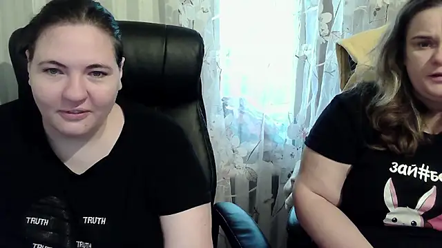 HollyXEva online show from October 2025 02:15:01 PM