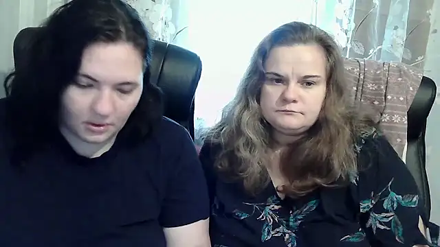 HollyXEva online show from October 2025 01:30:01 PM