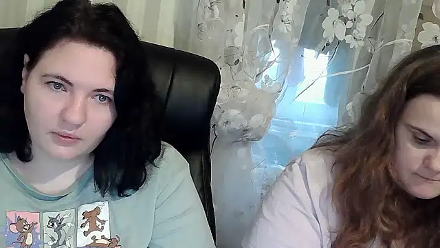 HollyXEva online show from October 2025 02:17:02 PM