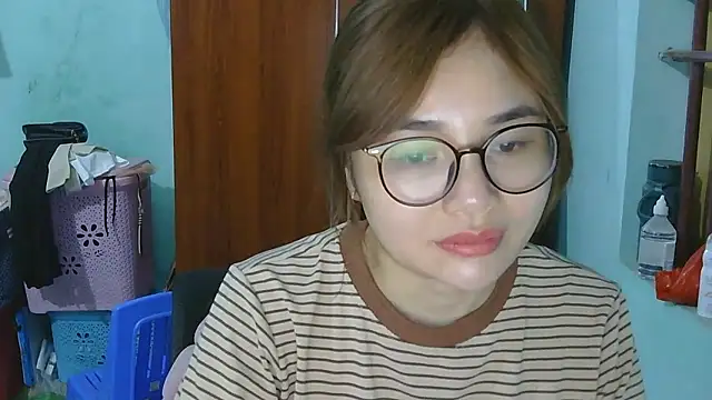 Uhem112 online show from October 2025 02:18:02 PM