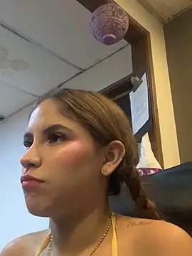 MiiluRosse online show from October 2025 12:19:02 PM