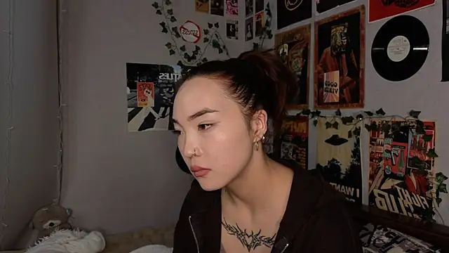 OdetteBiddy online show from November 2025 08:23:02 PM