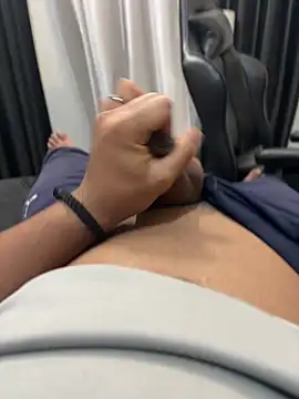 Kartikkartik8595 online show from April 2026 06:59:02 PM