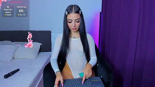 AshleyEttheenn online show from October 2025 06:27:02 PM