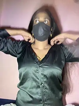 umairahaasan 1 online show from April 2026 09:47:01 AM