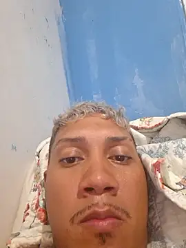 Snapshot of GRUESO-CURVO chatting on January 2026 01:32:01 AM GRUESO-CURVO online show from January 2026 01:32:01 AM