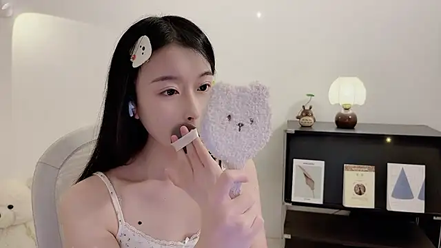 Onechestnut online show from November 2025 06:05:02 AM