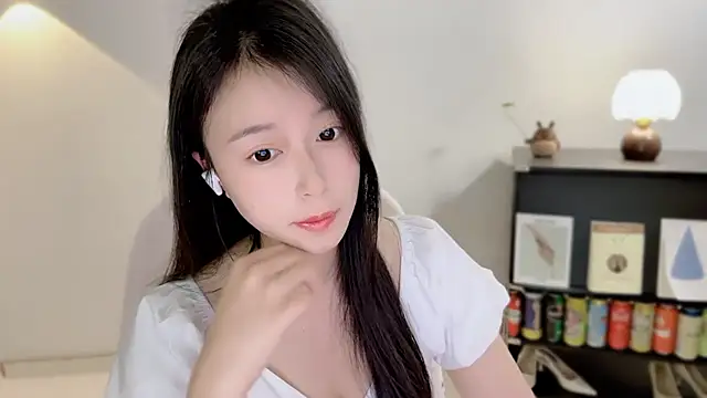 Snapshot of Onechestnut chatting on April 2026 03:04:02 AM Onechestnut online show from April 2026 03:04:02 AM