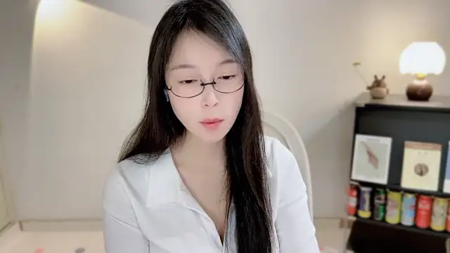 Snapshot of Onechestnut chatting on April 2026 06:21:01 AM Onechestnut online show from April 2026 06:21:01 AM