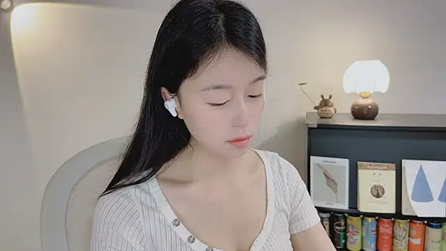 Snapshot of Onechestnut chatting on April 2026 05:01:02 AM Onechestnut online show from April 2026 05:01:02 AM