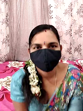 Snapshot of Lalitha-1995 chatting on September 2025 06:39:01 AM Lalitha-1995 online show from September 2025 06:39:01 AM