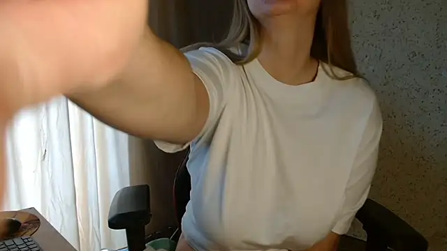 Miaxfox online show from March 2026 03:45:01 AM