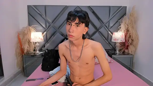 Milan LewisS online show from October 2025 12:17:01 PM