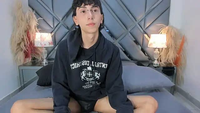 Milan LewisS online show from October 2025 12:19:01 PM