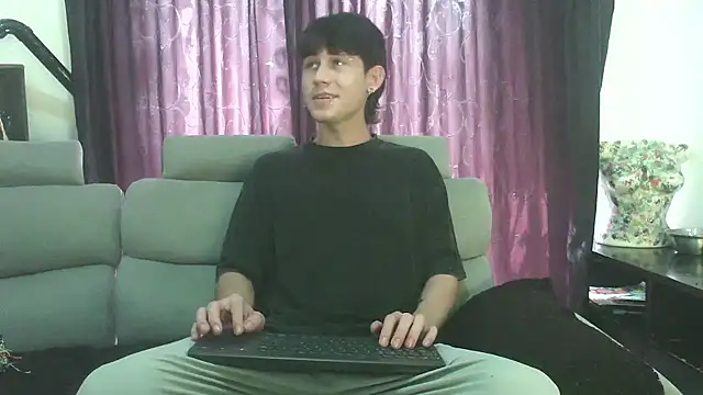 Snapshot of Michael_blue chatting on May 2026 07:11:01 PM Michael blue online show from May 2026 07:11:01 PM