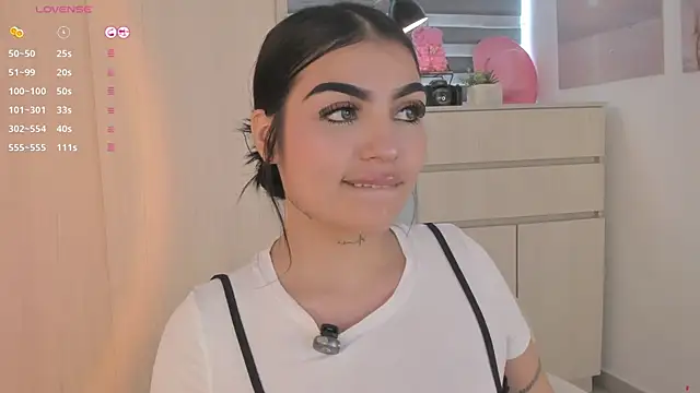 EmmyKenner online show from October 2025 12:28:02 PM