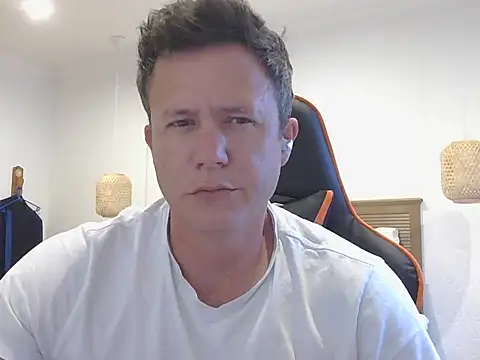 Snapshot of TroyDieselXXX chatting on September 2025 04:03:02 AM TroyDieselXXX online show from September 2025 04:03:02 AM