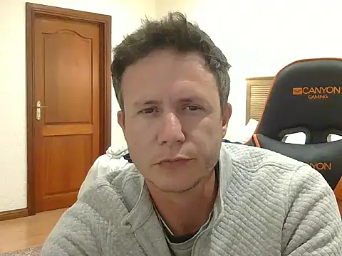 Snapshot of TroyDieselXXX chatting on June 2026 06:43:01 PM TroyDieselXXX online show from June 2026 06:43:01 PM