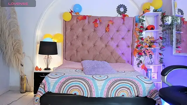 SwettRenata  online show from September 2025 07:30:02 PM