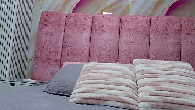 emmacurvy online show from April 2026 03:06:01 AM